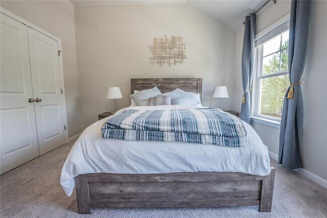 Building Photo - 454 Burgundy Terrace SE