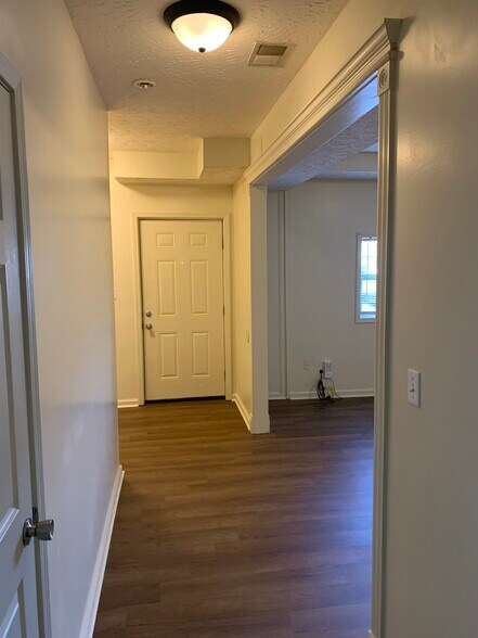 Building Photo - 1065 B Brandy Lane