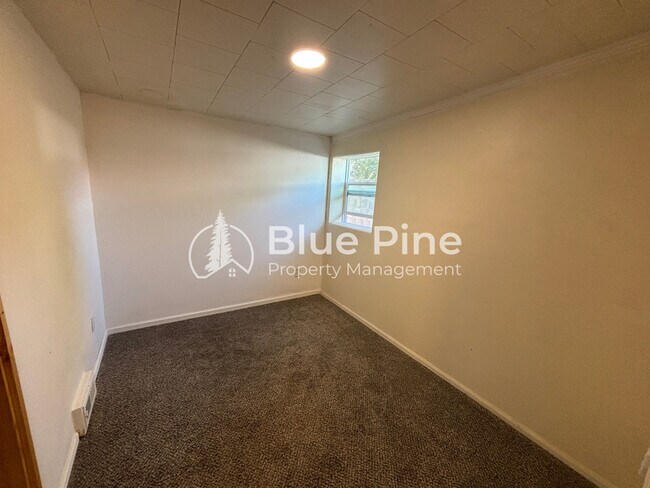 Building Photo - 730 10th St