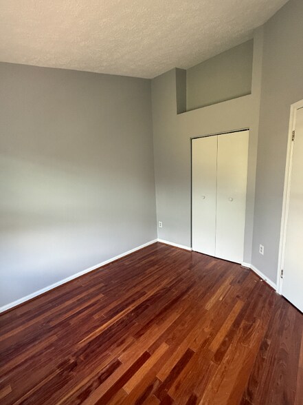 Building Photo - 102 Smoothleaf Ln