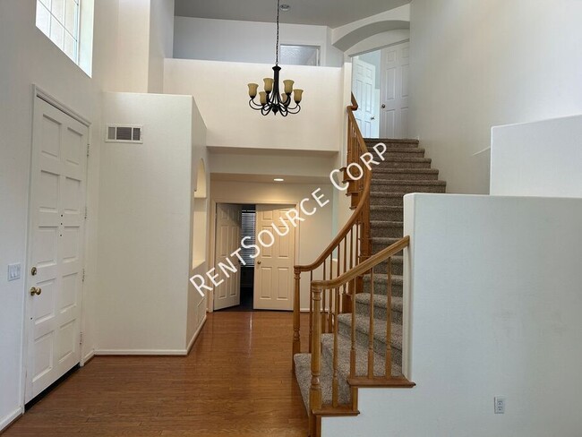 Building Photo - 3210 Lantana Ct