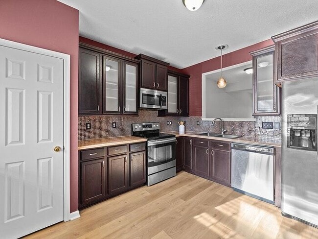 Building Photo - 116 Anterbury Dr