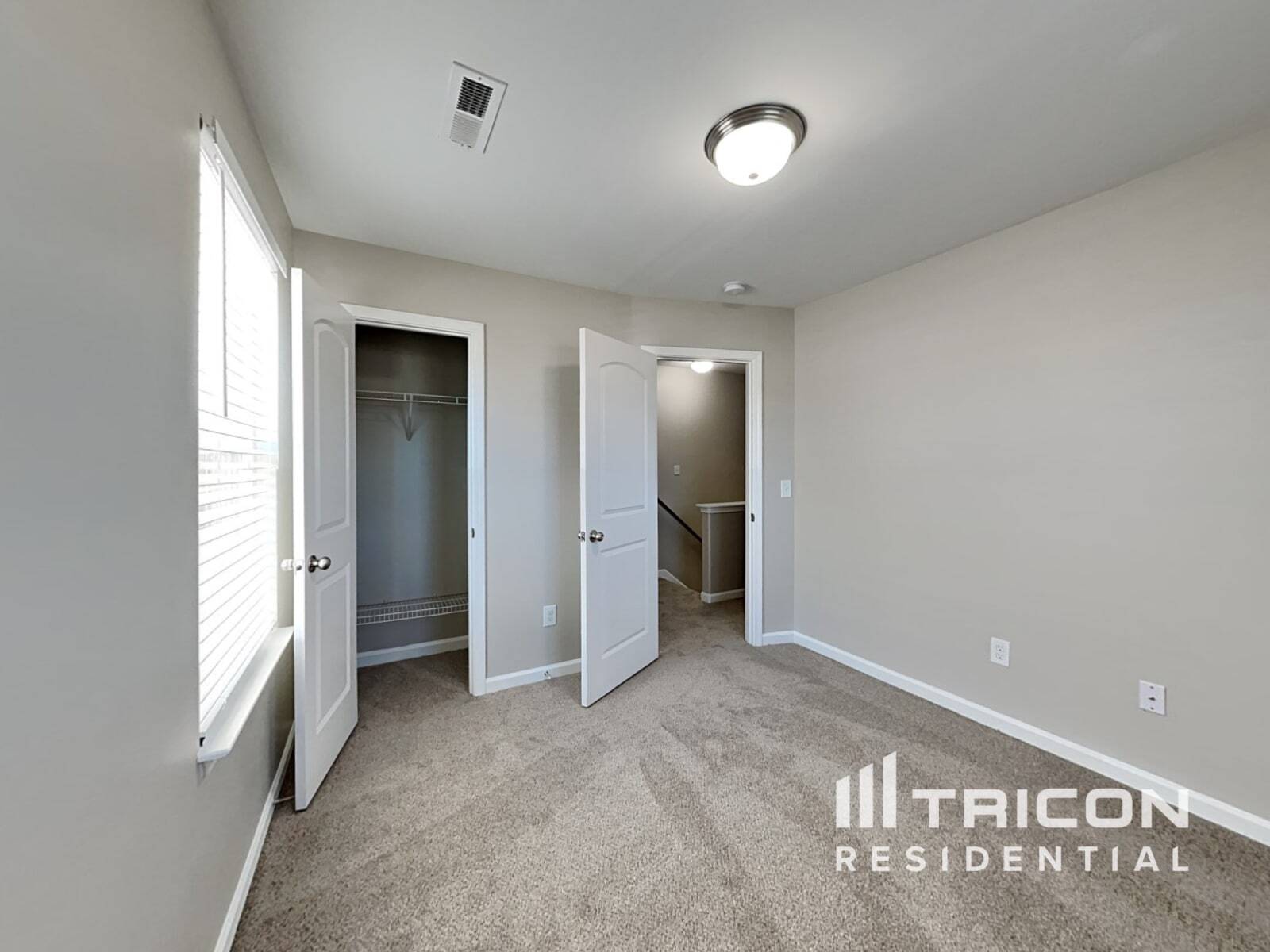 Building Photo - 661 Thistle Dr