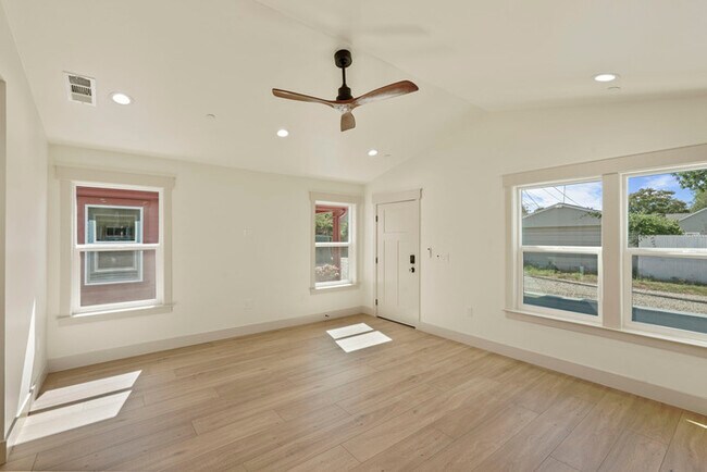 Building Photo - Beautiful 2 bedroom 1 bathroom New Build Close to UC Davis and McGeorge Law School
