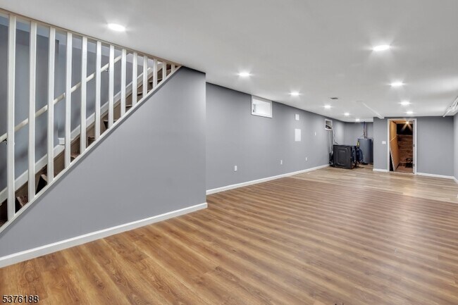 Building Photo - 138 Bloomfield Ave