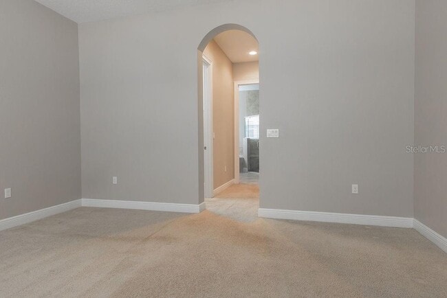Building Photo - 906 Victoria Hills Dr S