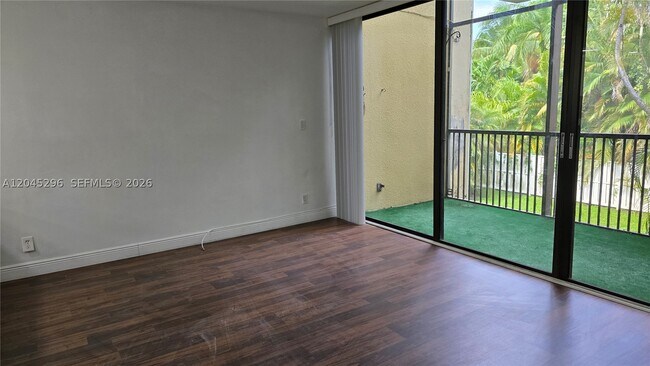 Building Photo - 2810 SW 87th Ave