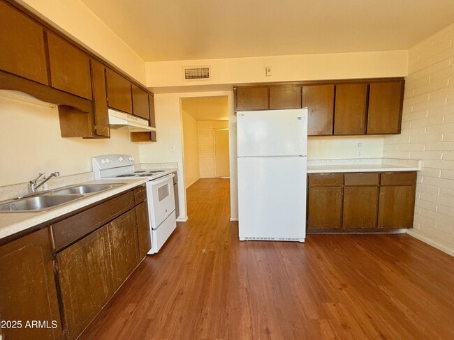 Building Photo - 1240 W Dunlap Ave