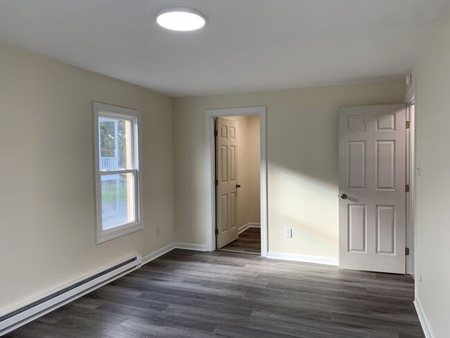 Building Photo - Newly renovated 4 bed/2.5 bath single fami...