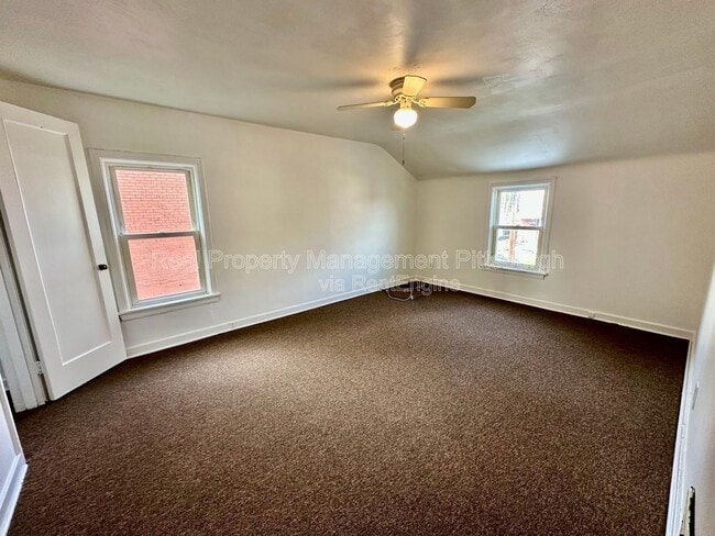 Building Photo - 8612 Oakcrest Rd
