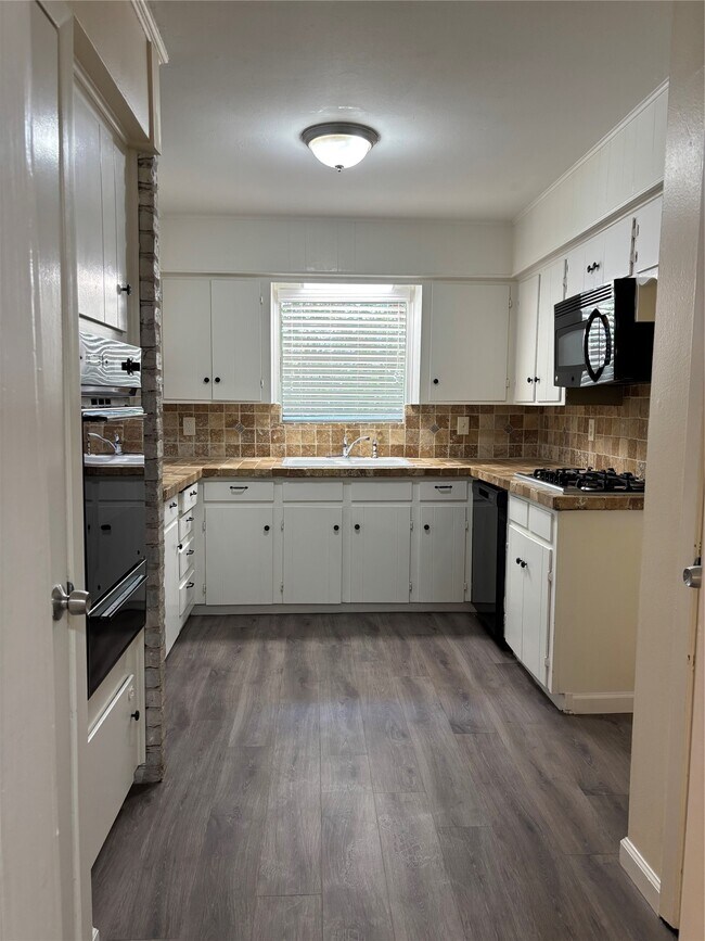 Building Photo - 10422 Winding Trail Rd