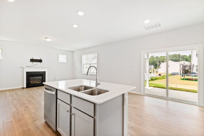 Building Photo - 413 Sunny Flds Dr
