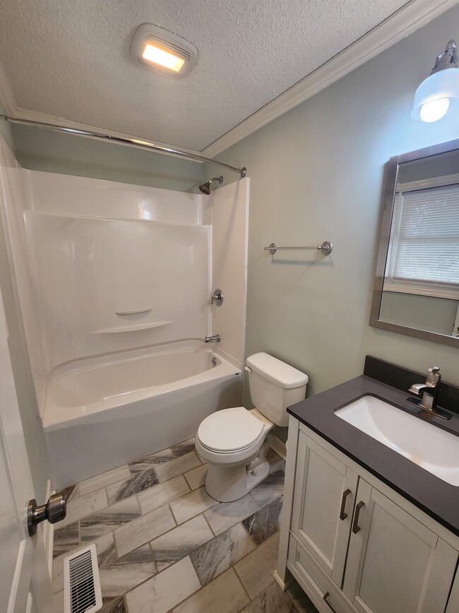 Building Photo - 105 Wildwood Dr