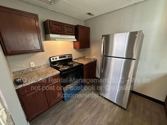 Building Photo - 8044 Wabash Ave