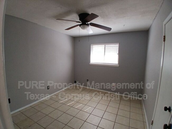 Building Photo - 4033 Sandy Hollow Creek Dr