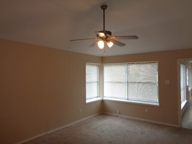 Building Photo - 16318 Leamington Ln