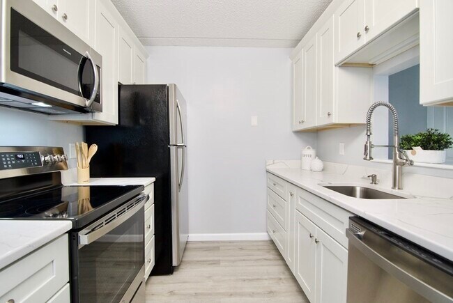 Building Photo - 22 Maple Crest Cir