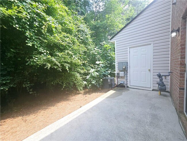 Building Photo - 1318 Guilderoy Ln