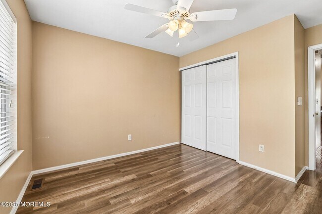 Building Photo - 418 Dorchester Way