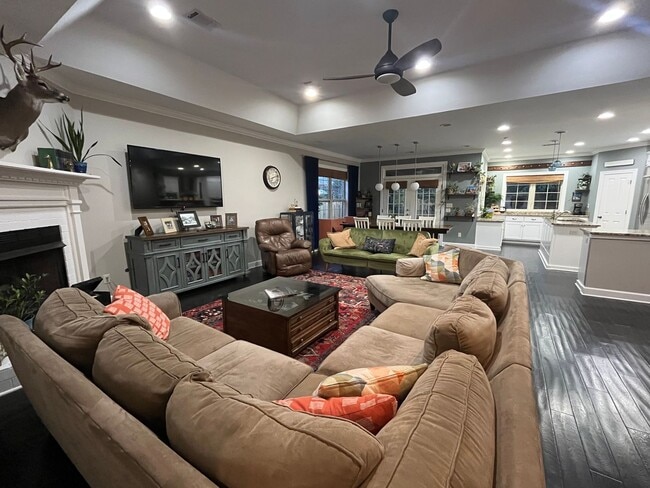 Building Photo - Beautiful 5 Bed 3 Bath Home! Fall 2026!