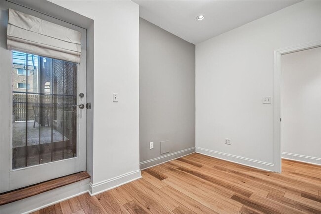 Building Photo - Modern 2BR 2BA Apartment in Columbia Heights