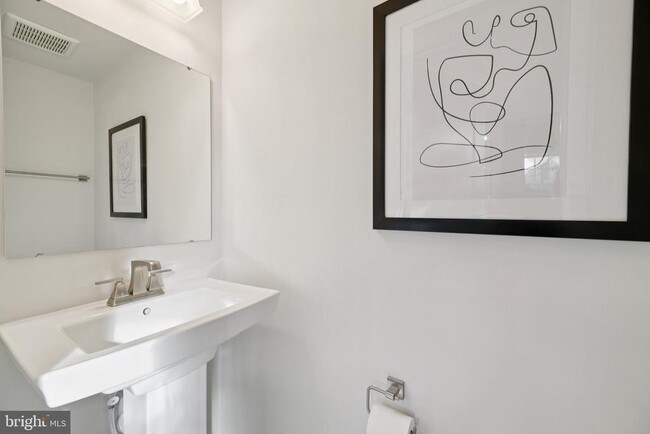 Building Photo - 10960 Presidential Pkwy