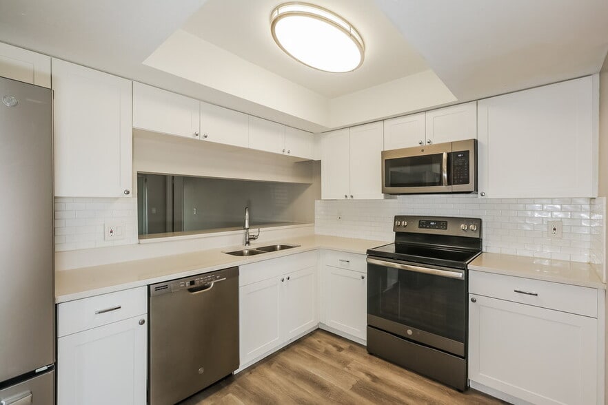 Building Photo - 831 Sunridge Point Dr