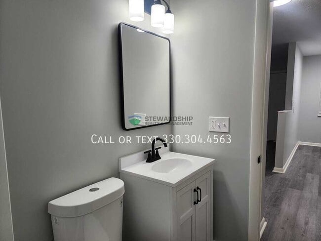 Building Photo - 2557 Edwin Ave