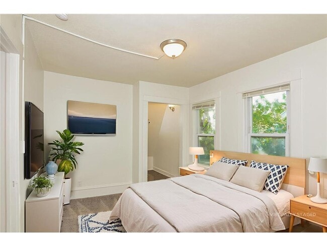 Building Photo - 250 N Irving Ave