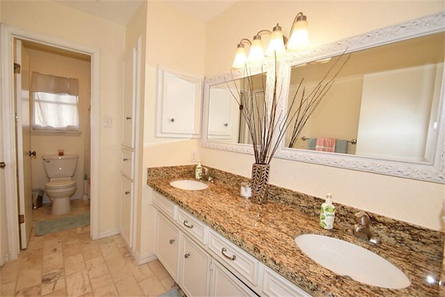 Building Photo - 20610 Laurel Lock Dr