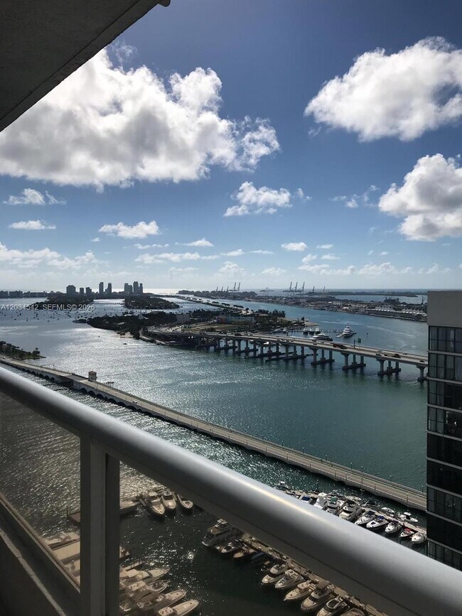 Building Photo - 1717 N Bayshore Dr