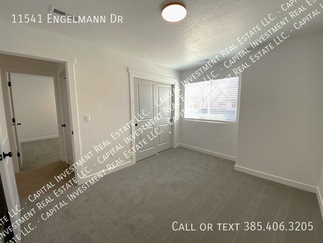 Building Photo - 11541 Engelmann Dr