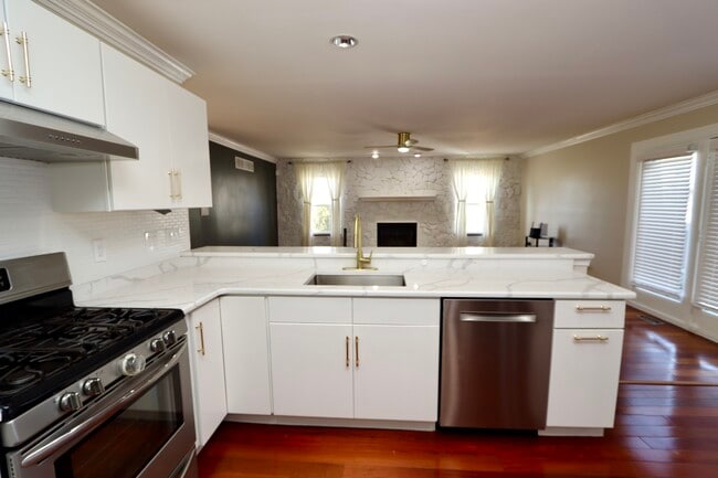 Building Photo - 2969 Columbia Dr