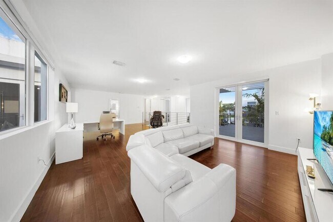 Building Photo - 10081 NW 75th Terrace