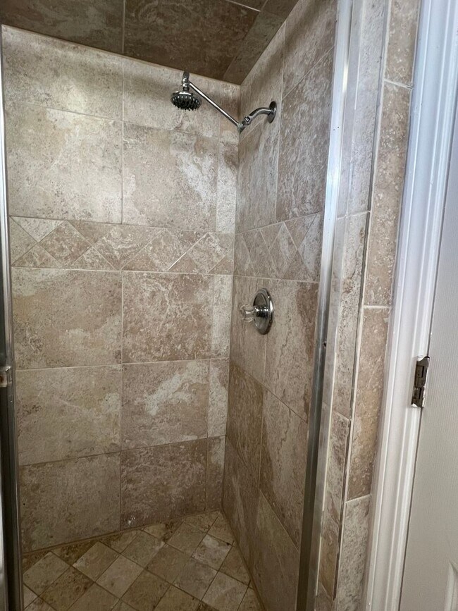 Building Photo - 3815 SW Hickory Ln