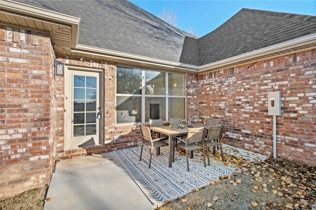 Building Photo - 585 S Rainbow Rd