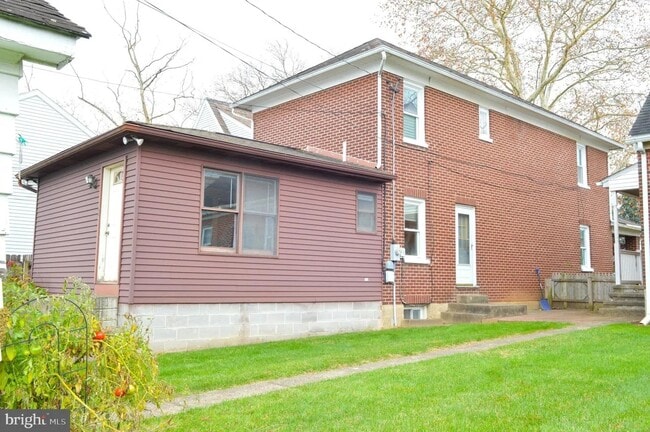 Building Photo - 2203 Fairview Ave