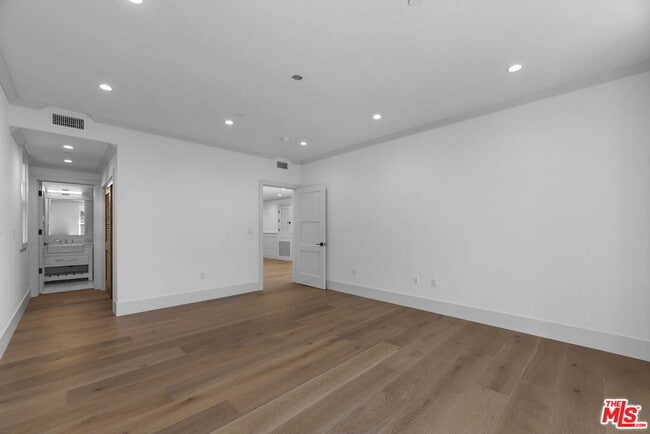 Building Photo - 566 Ida St