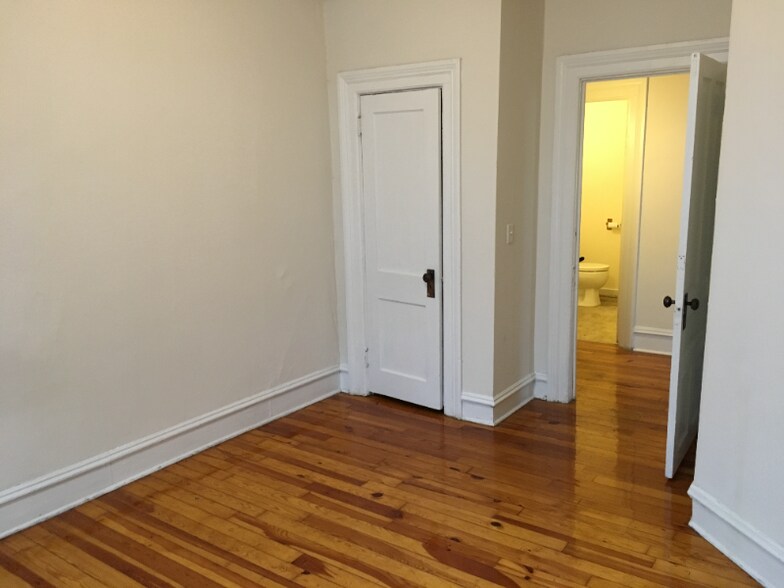 Building Photo - 1517 Plainfield Ave NE
