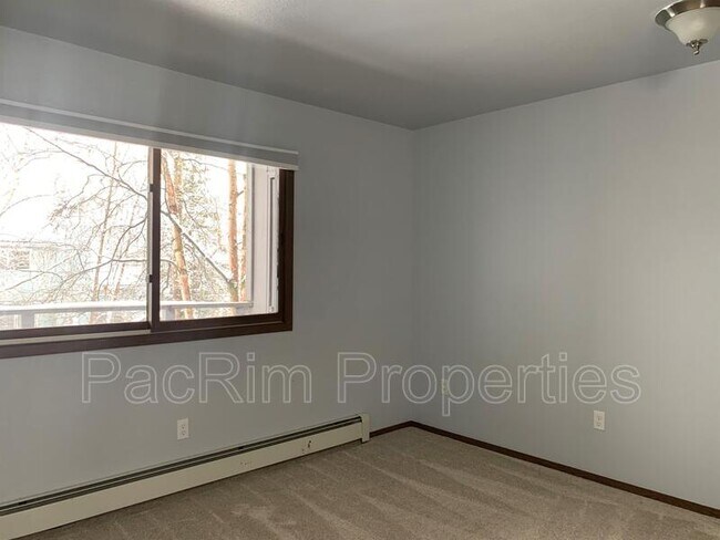 Building Photo - 1670 Eastridge Dr