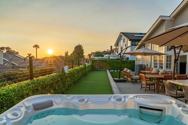 Building Photo - Experience Coastal Living at Its Finest in...