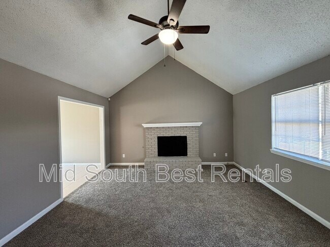 Building Photo - 125 Almond Cove