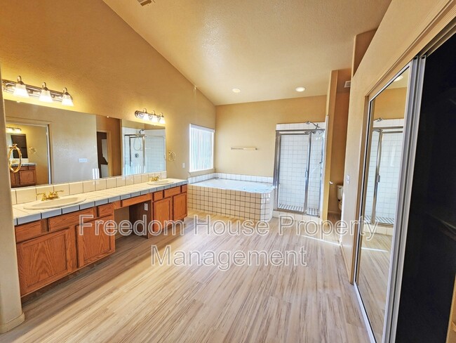 Building Photo - 3280 E Winery Rd