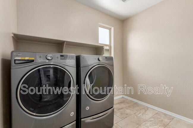 Building Photo - 2753 S 85th Way