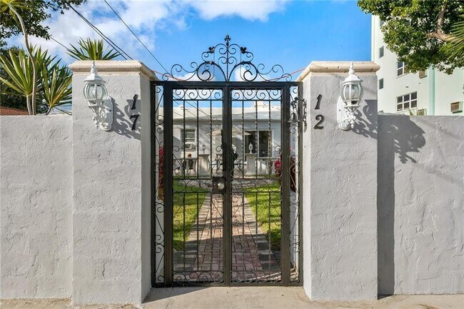 Building Photo - 1712 Pierce St