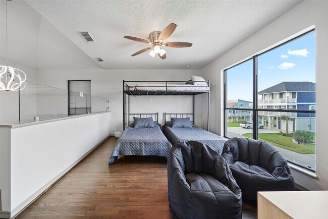 Building Photo - 4126 San Jacinto Dr