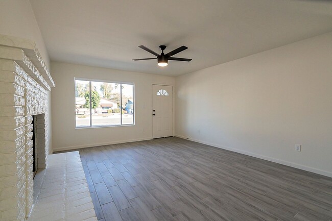 Building Photo - Charming Tempe home with a pool!