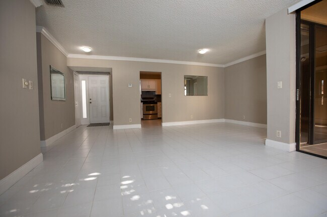 Building Photo - 2738 Carambola Cir S