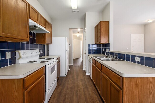 Building Photo - 14904 Antique Finish Dr