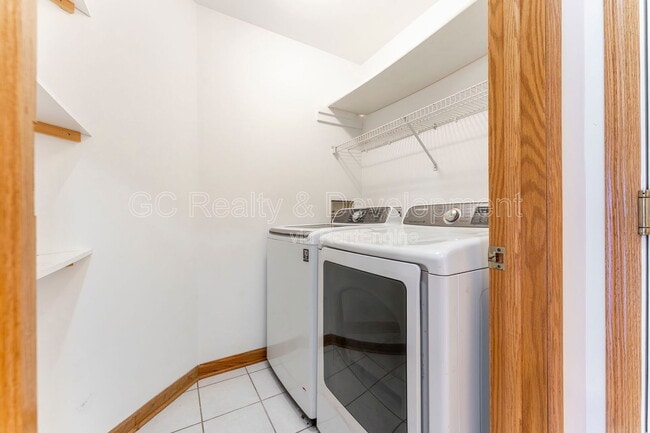 Building Photo - 435 Park Ave